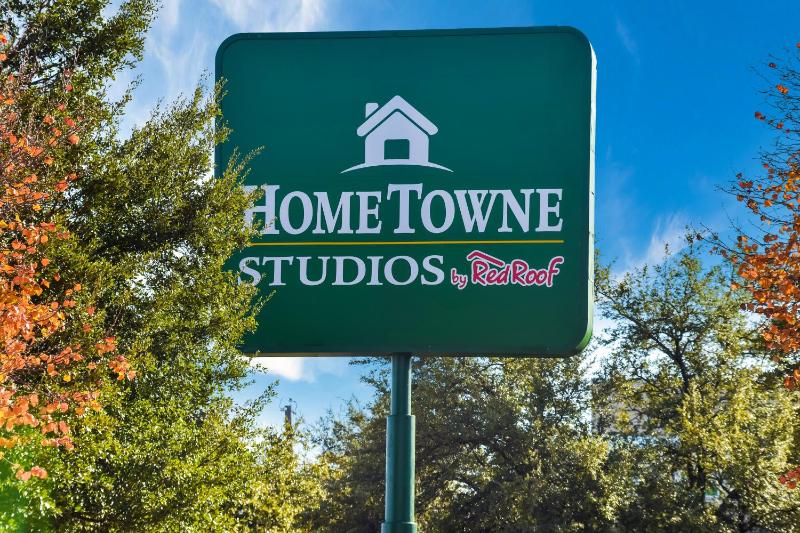 HomeTowne Studios By Red Roof Dallas - North Addison/ Tollway - image 22