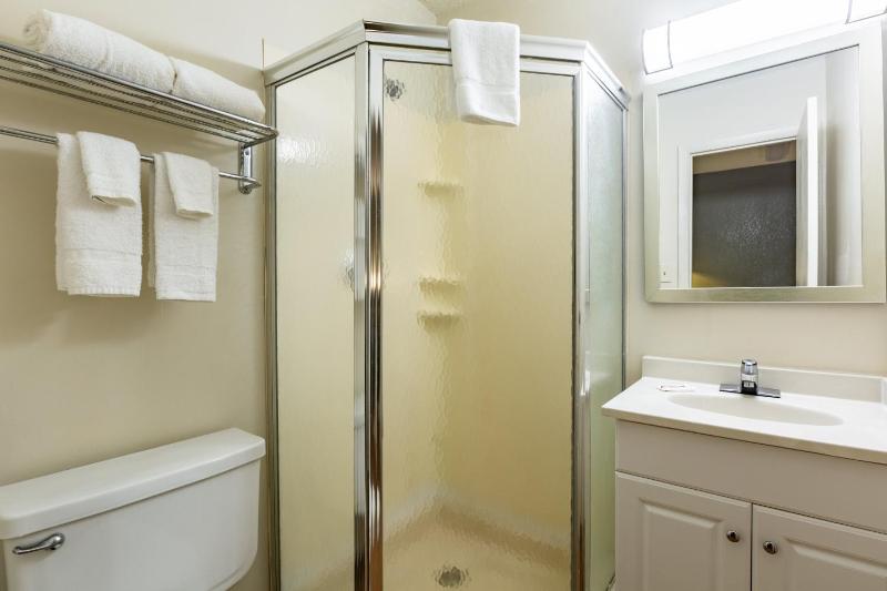  Studio King Room Smoking image 3