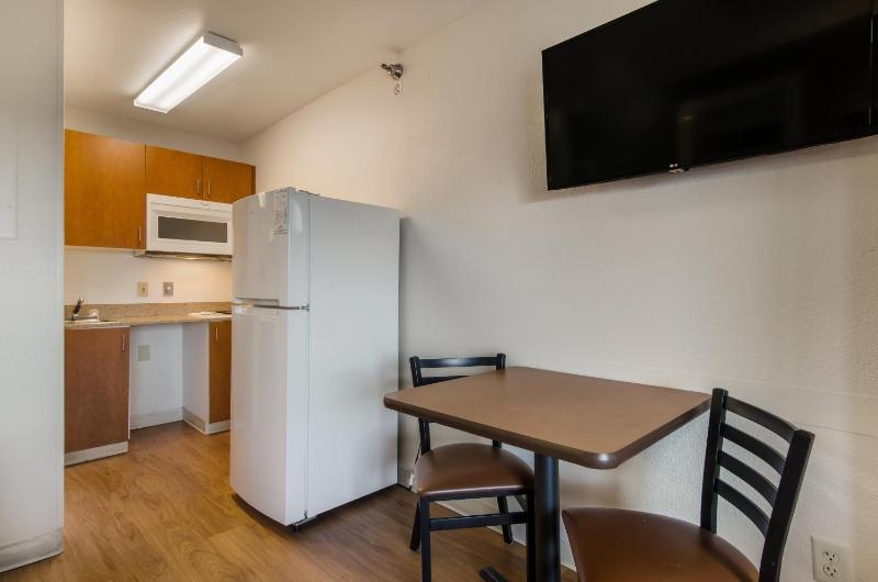 Studio with Two Double Beds Non-Smoking  image 4