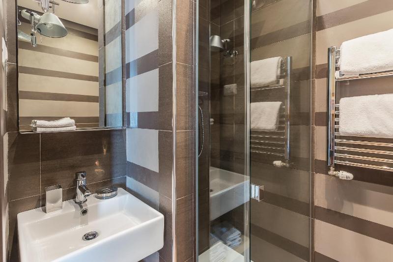 Superior Double Room image 3