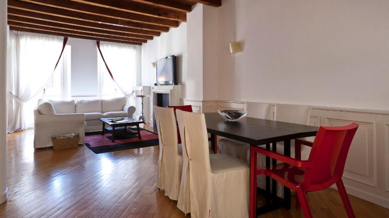 One-Bedroom Apartment image 3