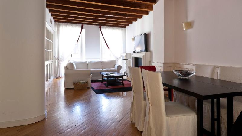 One-Bedroom Apartment image 2