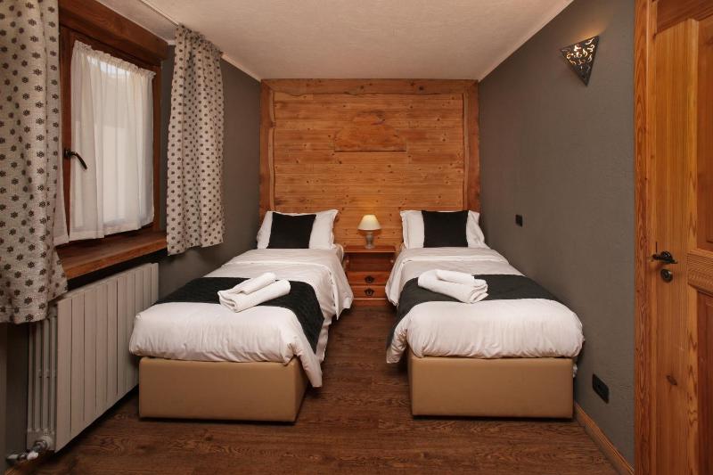 Quadruple Room image 4
