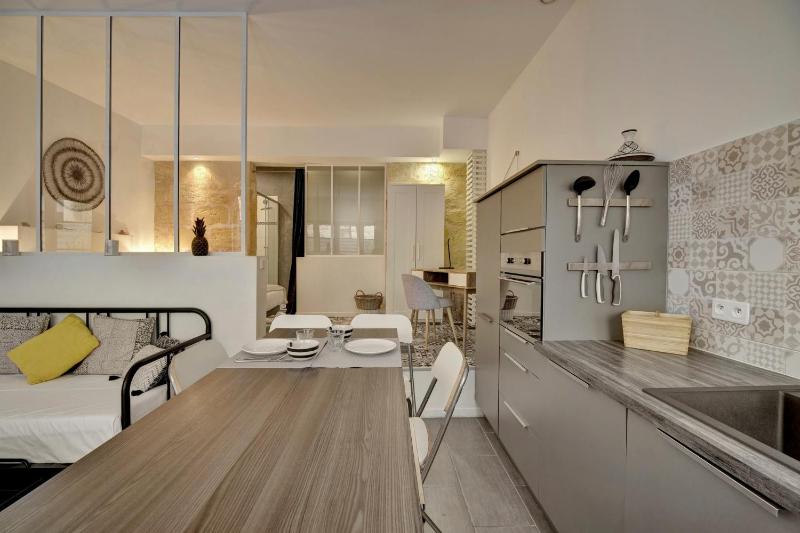One-Bedroom Apartment image 4