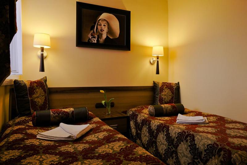 Business Twin Room image 1
