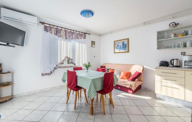 Apartment with Garden View image 3
