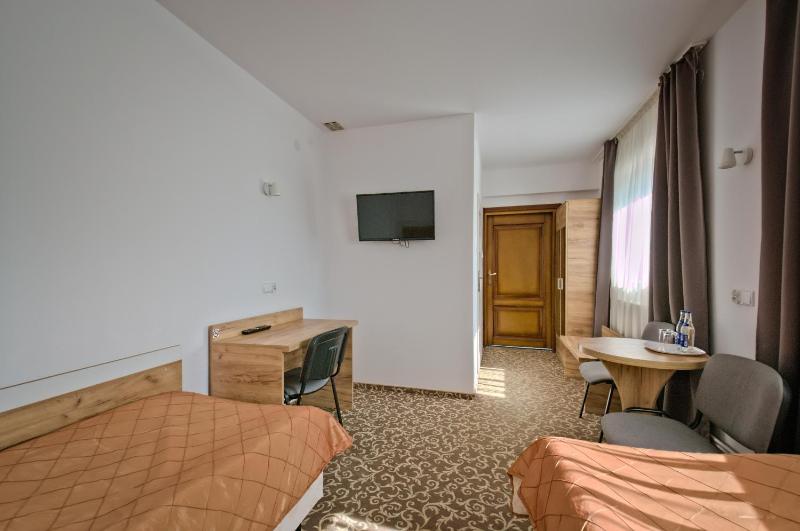 Double Room image 3