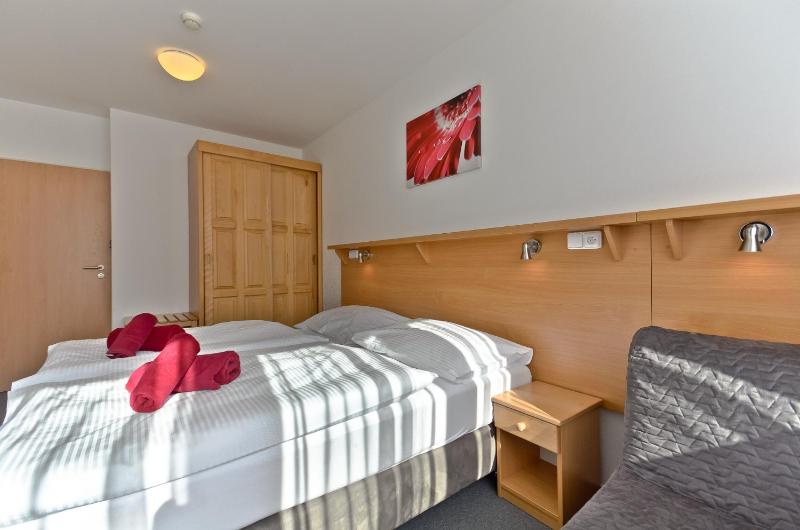 Deluxe Double or Twin Room image 4
