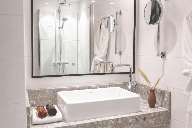 Compact Double Room image 2
