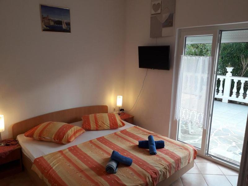 Three-Bedroom Apartment with Terrace image 3