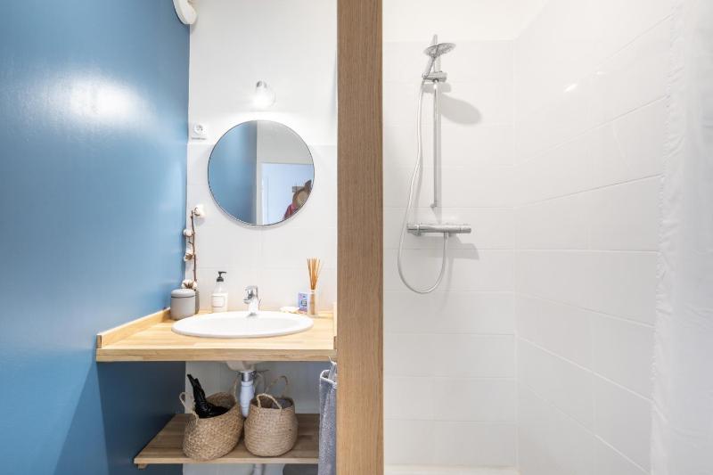 One-Bedroom Apartment image 3