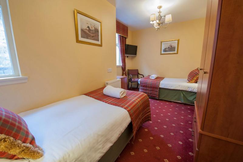 Standard Twin Room image 1