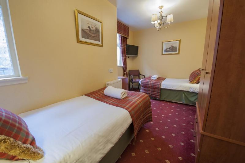 Standard Twin Room image 2