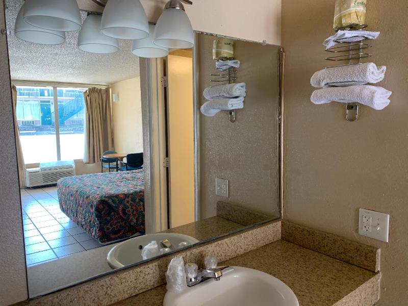 Budget Inn Motel - image 3