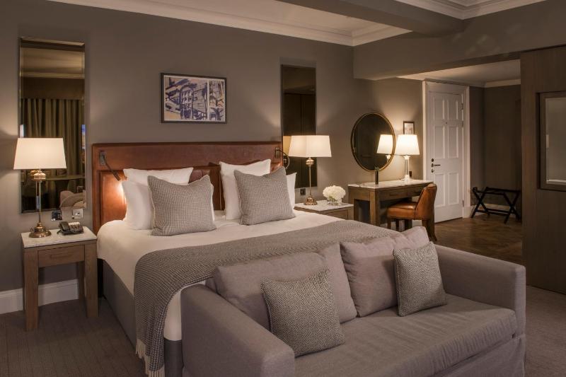 King Suite with Garden View image 2