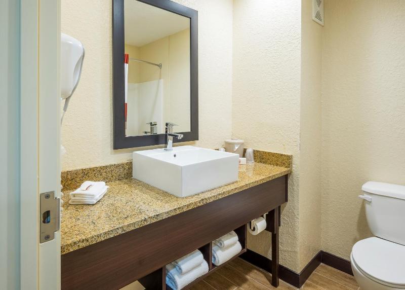 Superior King Room Smoke Free image 3