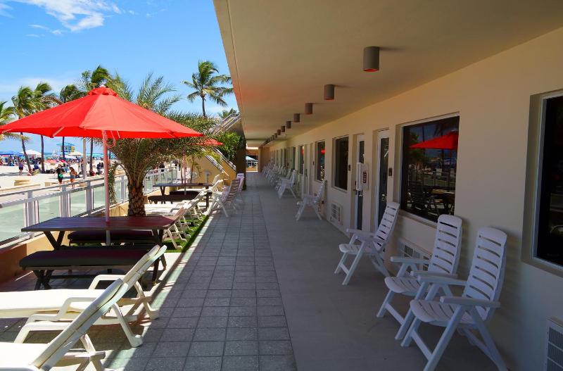 Diane Oceanfront Suites - image 15