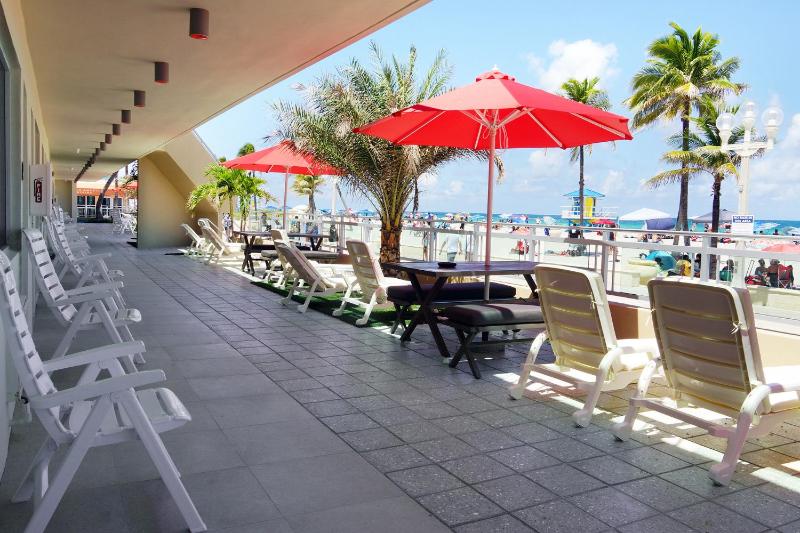 Diane Oceanfront Suites - image 31