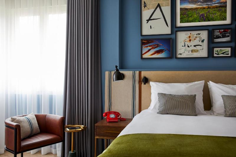 Premium Twin Room with Sofa image 3