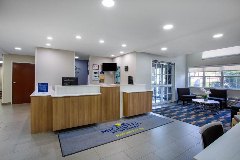 King Suite - Mobility Access/Non-Smoking image 3