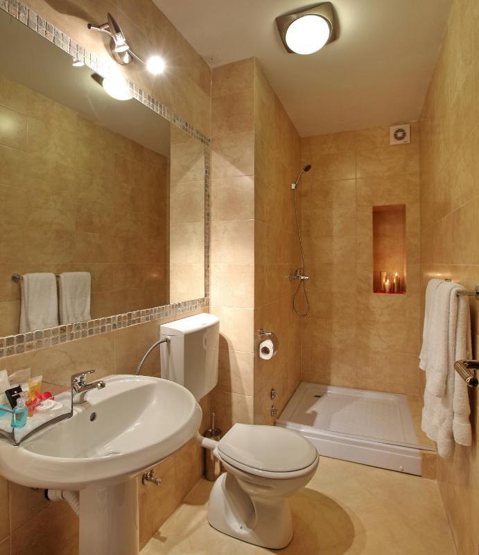 Double Room with Balcony with Parking image 2