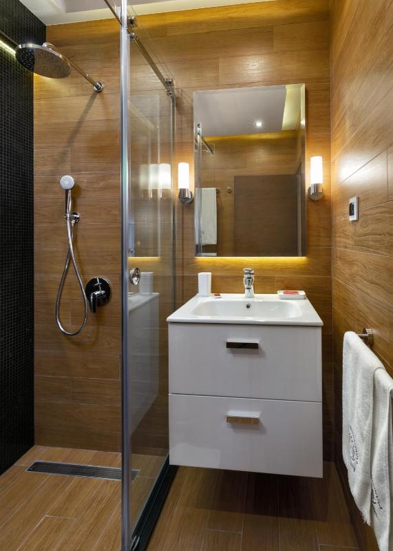 Deluxe Double Room with Balcony image 1