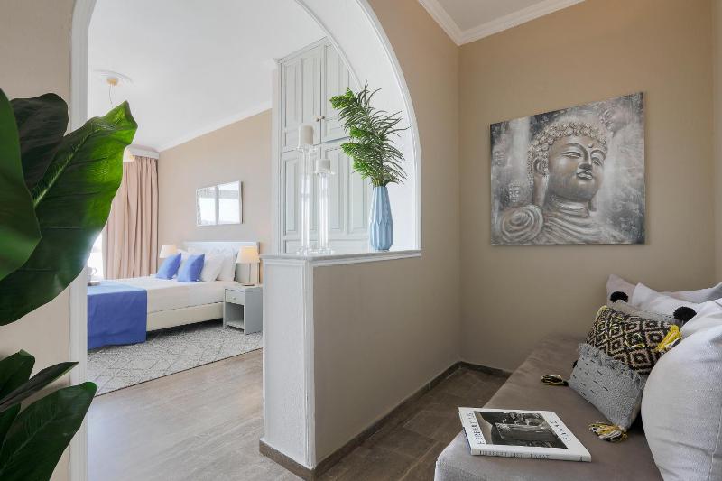 Family Room with Sea View (2 Adults + 2 Children) image 2