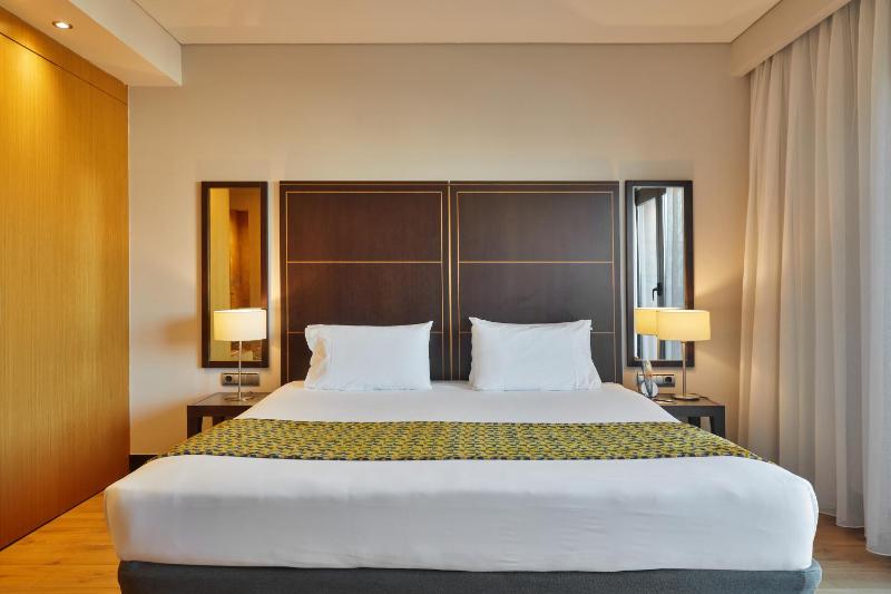 Double or Twin Room with Extra Bed image 2