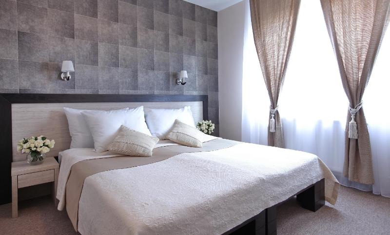 Double or Twin Room with Parking image 2