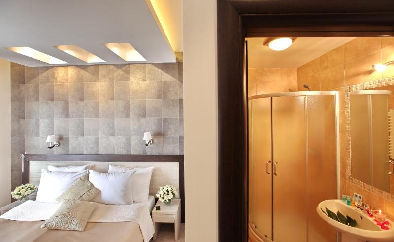Triple Room with Parking image 4