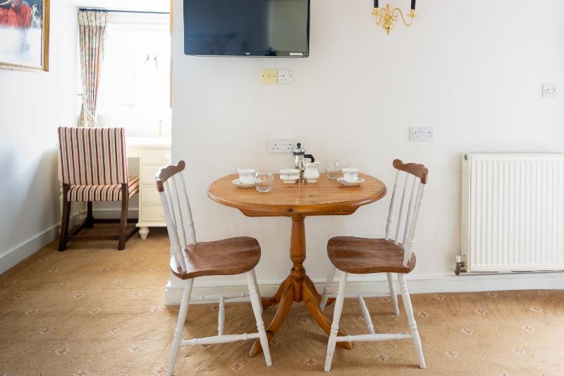 Classic Double Room with Bath image 3