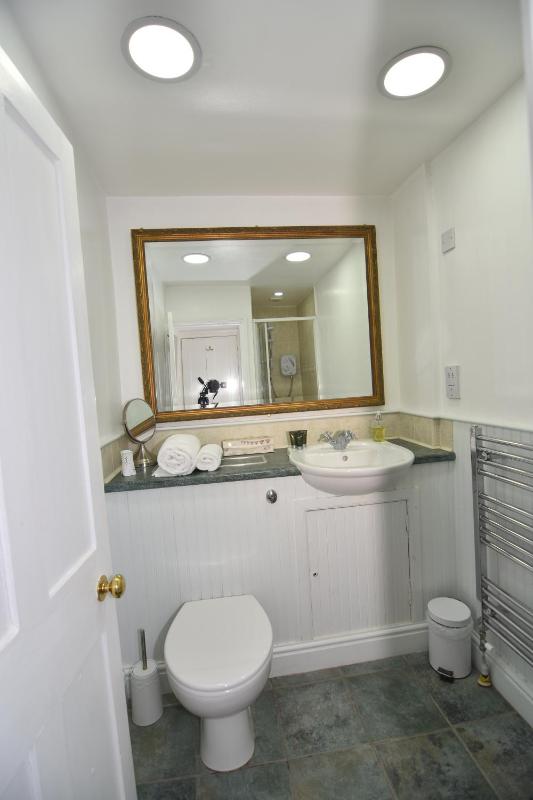 Classic Double Room with Bath image 1