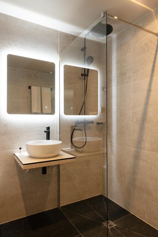 Double Room image 2