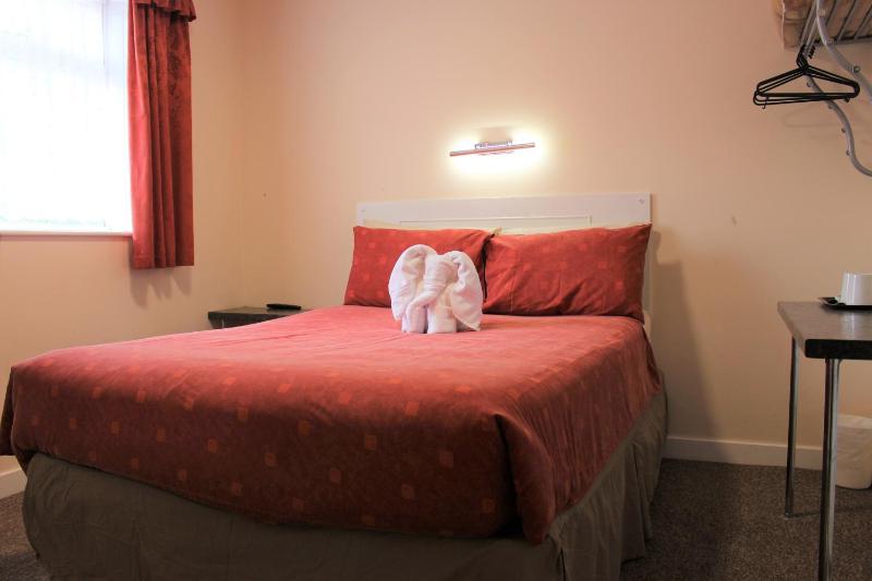 Double Room with Shared Toilet image 1