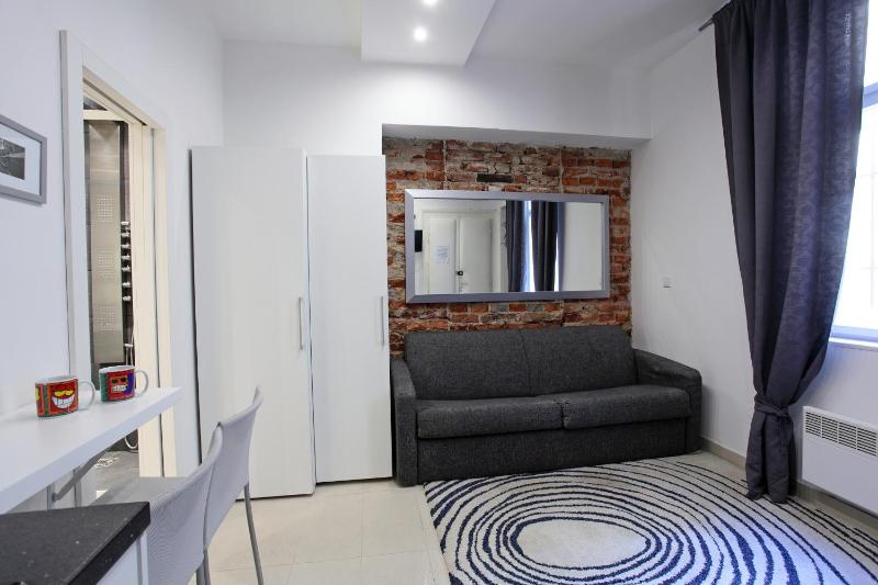 Studio (2 Adults) image 2