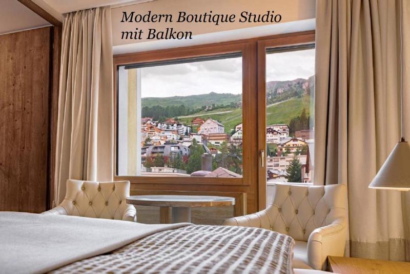 Double Room with Balcony image 1