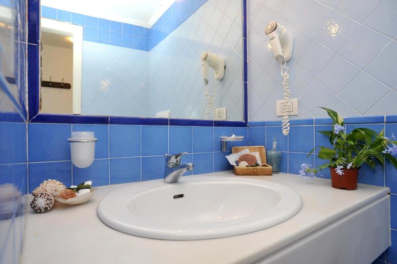 Small Double Room image 4