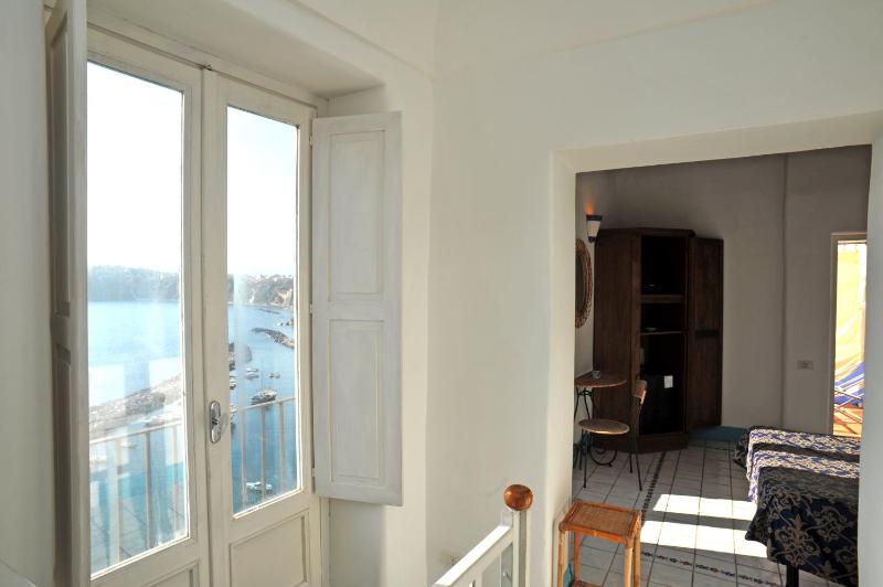 Double Room with Sea View image 3