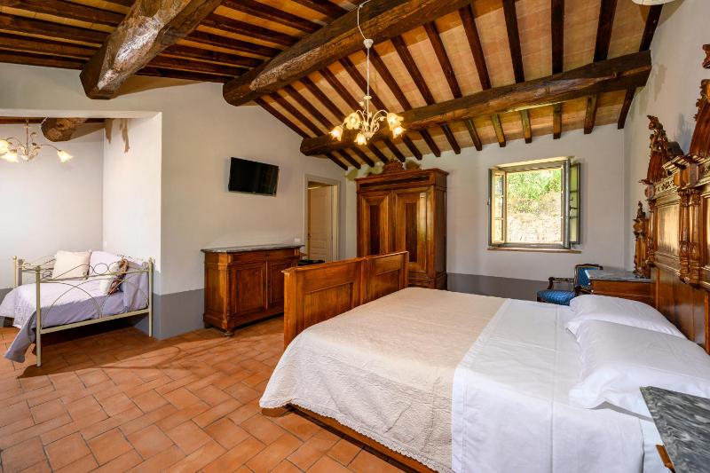 King Room with Pool View image 3