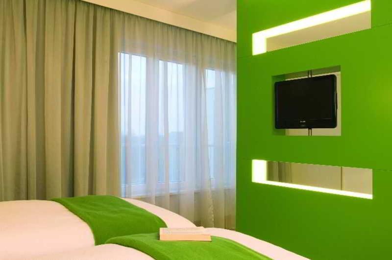 Room #18496908 image 4