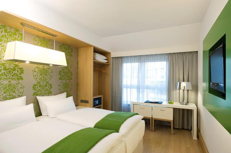 Room #18496908 image 2