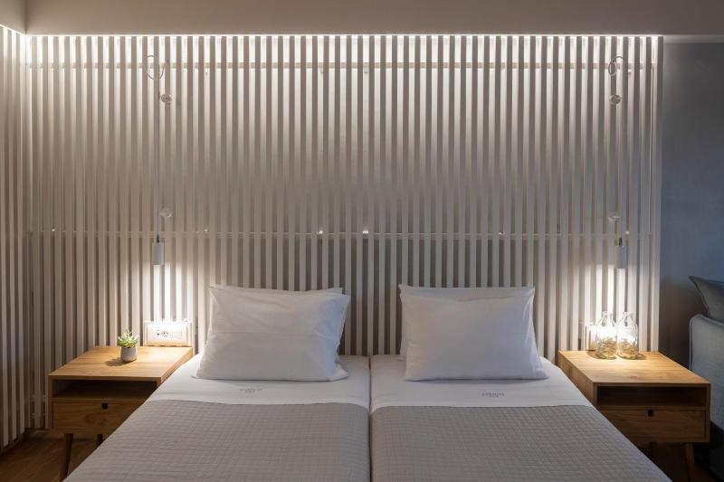 Atrium Hotel - image 7