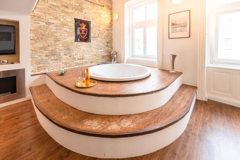 VIP Jacuzzi Suites - image 7