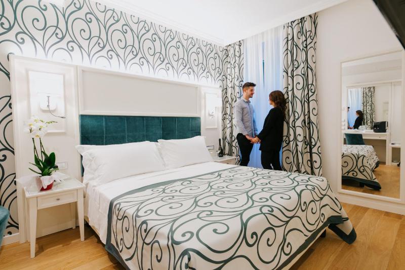 Superior Double Room image 3