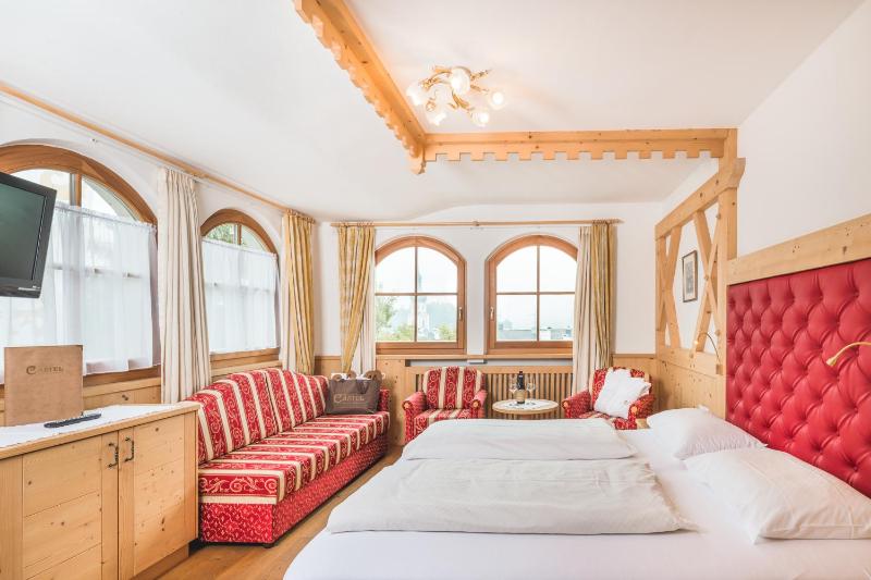 Double Room with Balcony image 3