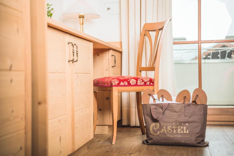 Double Room with Balcony image 4