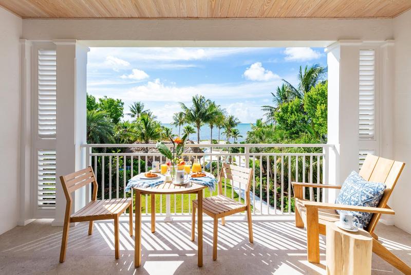 One-Bedroom Suite with Ocean View image 4