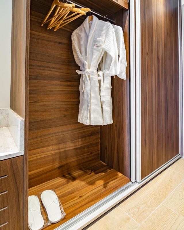 Basic Double Room No Balcony No Window View image 2