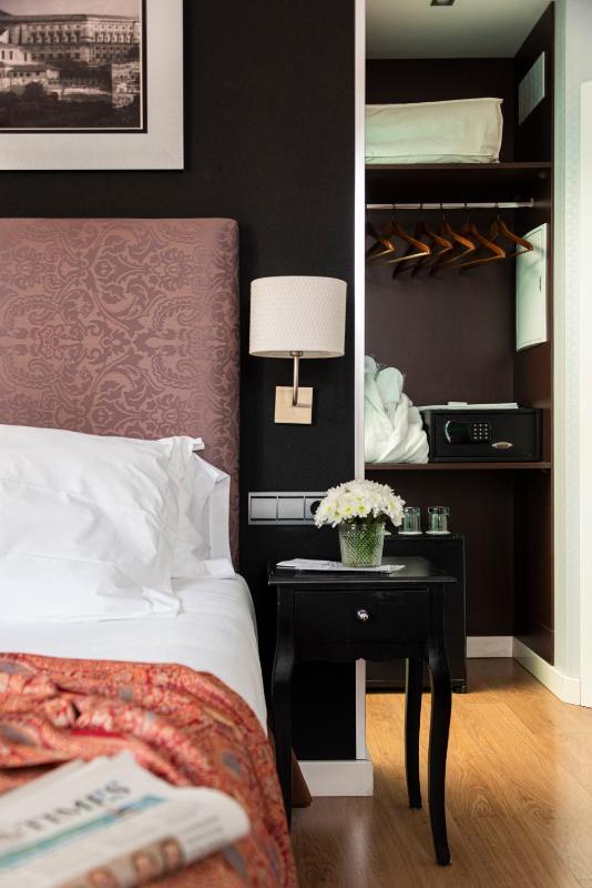 Deluxe Double Room image 4