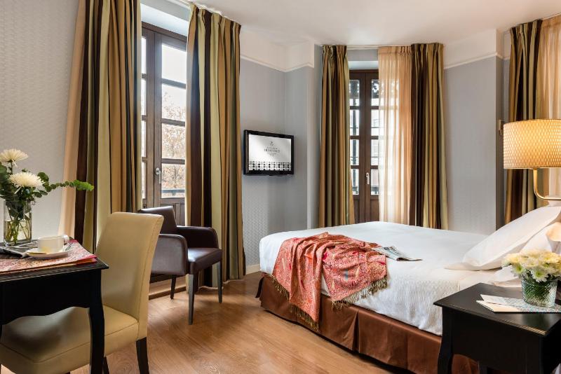 Deluxe Double Room image 1